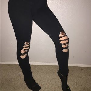 super flattering distressed leggings